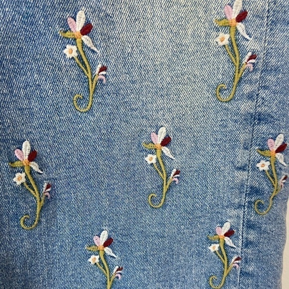 Anthropologie x Pilcro Flower Embroidered Raw Hem Jeans - Picture 5 of 11